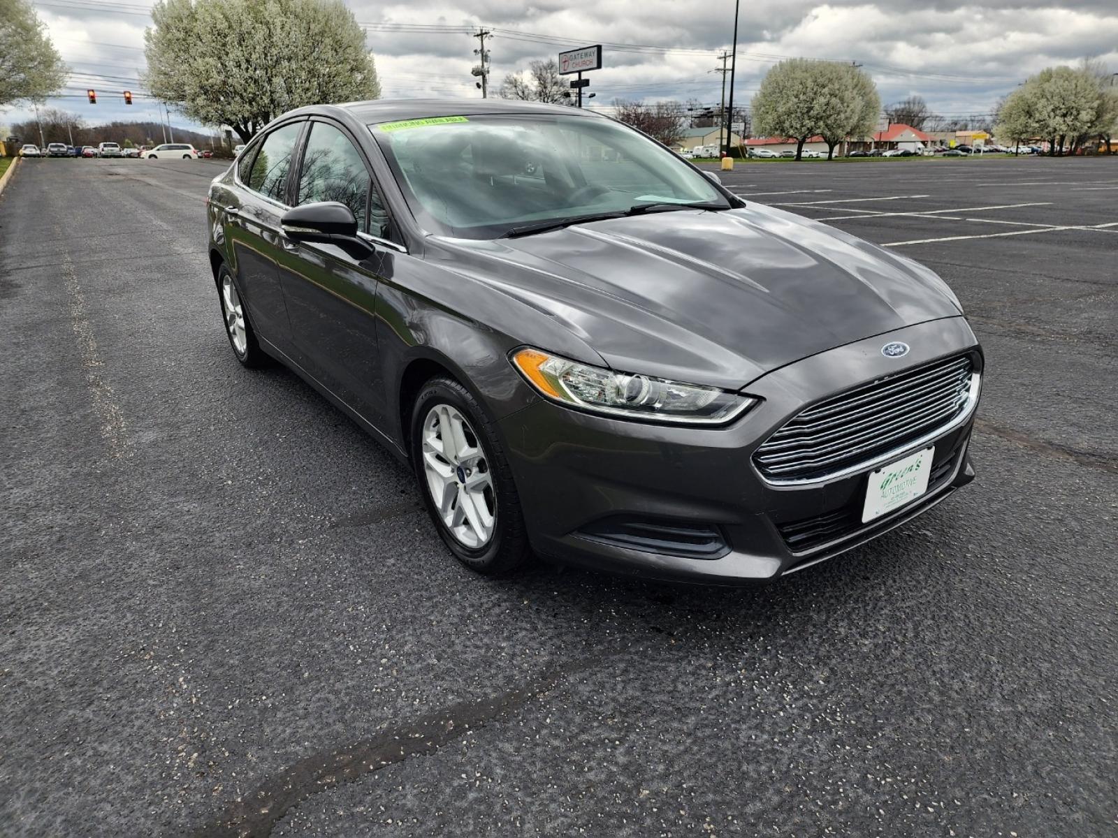 2015 Gray /Gray Ford Fusion SE (3FA6P0HD0FR) with an 1.5L L4 DOHC 16V engine, Automatic transmission, located at 1221 Madison St., Shelbyville, TN, 37160, (931) 680-9439, 0.000000, 0.000000 - Photo #1